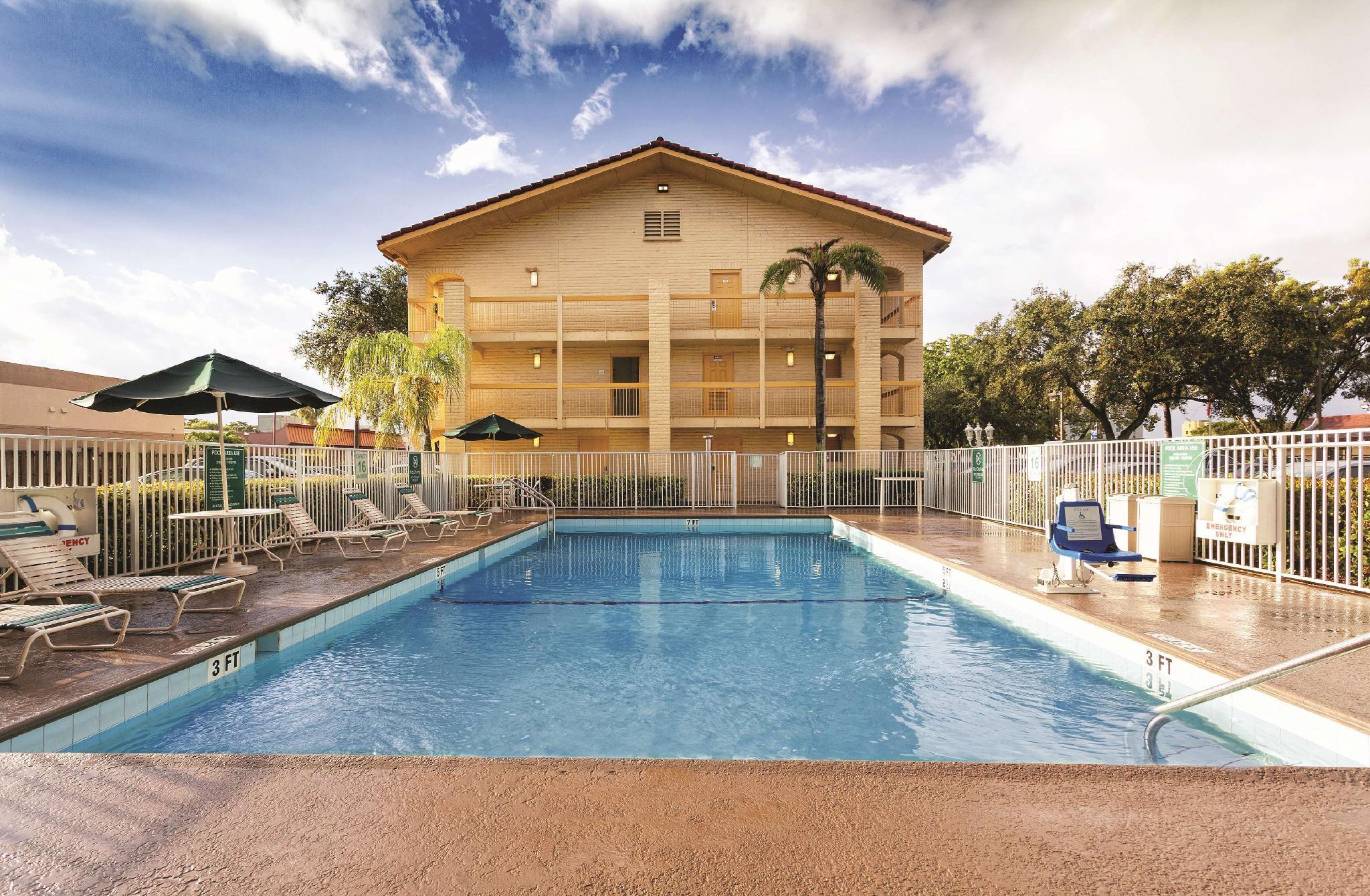 La Quinta Inn By Wyndham Miami Airport North Miami Springs Exteriör bild