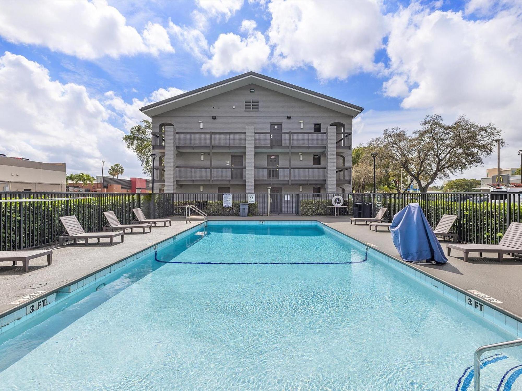 La Quinta Inn By Wyndham Miami Airport North Miami Springs Exteriör bild